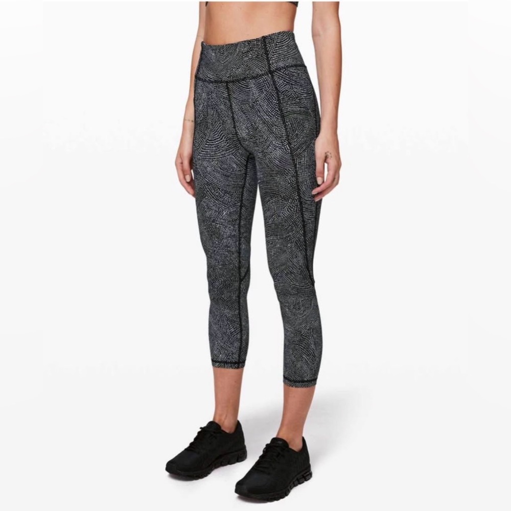 Lululemon Tome To Sweat Crops 23"-In Free Spirit Alpine White Sz 6